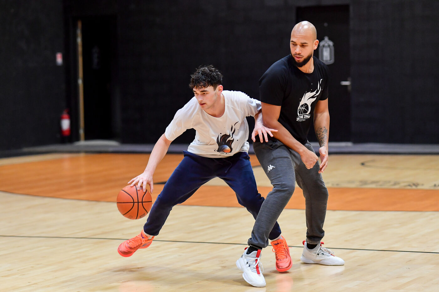 Travail du dribble en un contre un lors d'une séance In The Zone